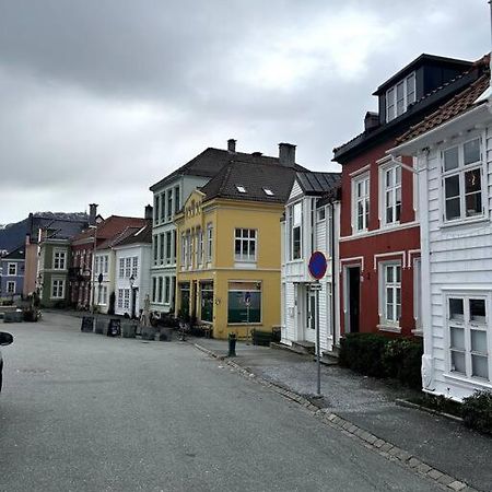 Cozy Apartment In Popular Street Bergen Buitenkant foto