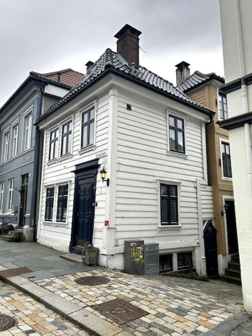 Cozy Apartment In Popular Street Bergen Buitenkant foto