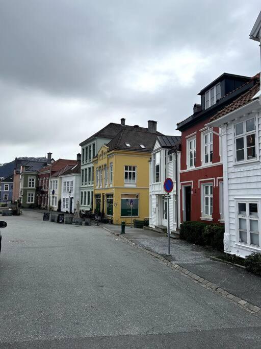 Cozy Apartment In Popular Street Bergen Buitenkant foto