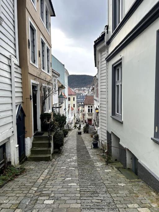 Cozy Apartment In Popular Street Bergen Buitenkant foto
